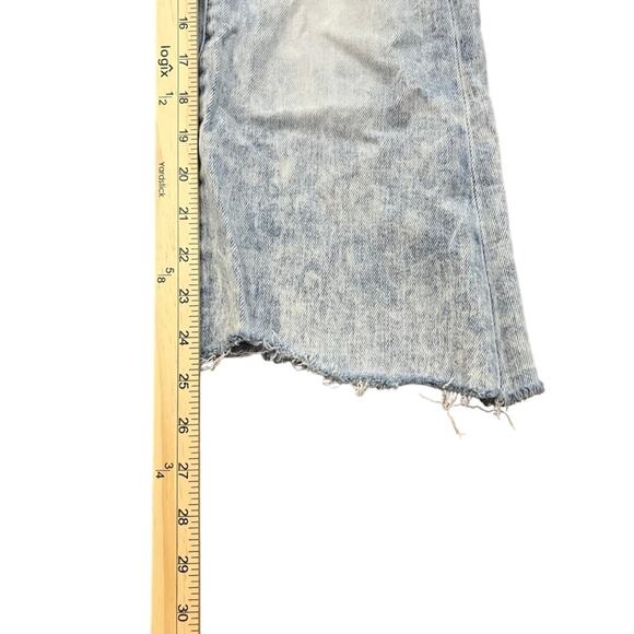 Altar'd State Jeans Womens Size 11 Distressed Frayed Hem Cut Off blue Light Wash - Picture 3 of 11